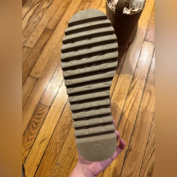 UGG Chelsea Platform - Short - Picture 5 of 7